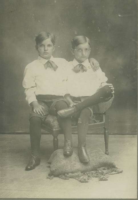 Iowa History, Logan, IA, Iowa, history of Iowa, Portraits - Group, bow tie, Families, brothers, twins, Henderson, Dan