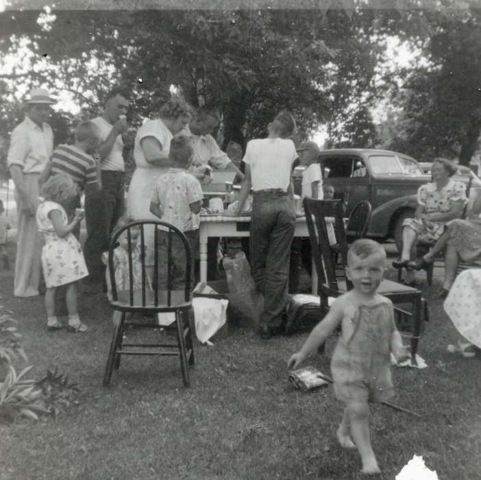 Food and Meals, Iowa, chair, Leisure, Children, Hahn, Cindy, Cedar Falls, IA, history of Iowa, picnic, Iowa History, park