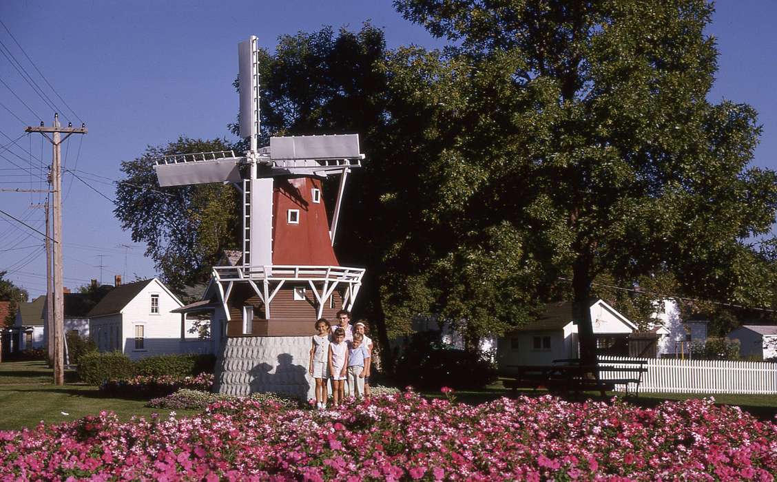 windmill, Iowa History, Leisure, flowers, Iowa, history of Iowa, Portraits - Group, colorized, Pella, IA, Koscielak, Susan J., Families