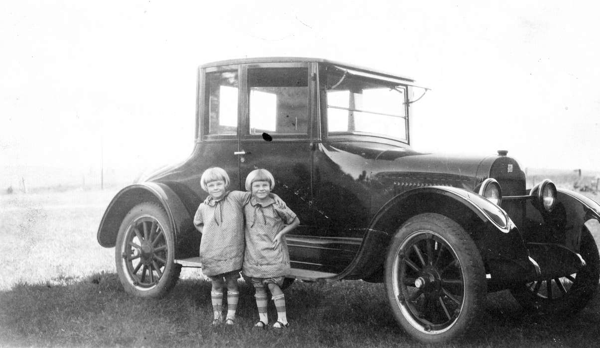 twins, sister, Iowa, 1921 buick, Families, Children, sisters, car, Strawberry Point, IA, girl, Kringlen, Linda, history of Iowa, Motorized Vehicles, Iowa History, automobile