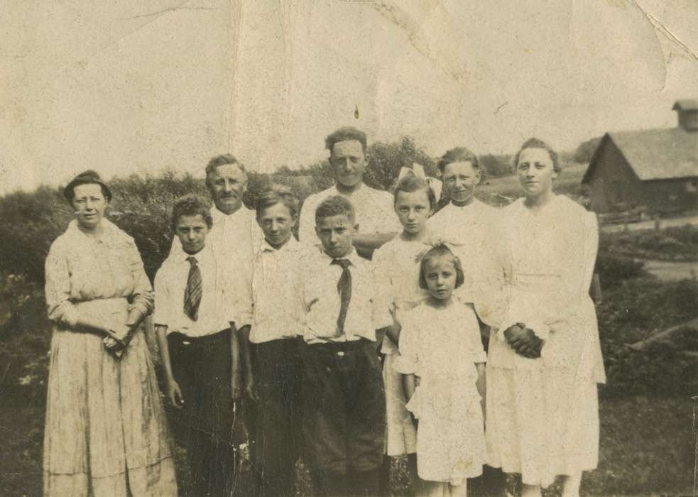 Portraits - Group, Iowa History, Mortenson, Jill, Iowa, Families, bow, Farms, Ackley, IA, Children, history of Iowa