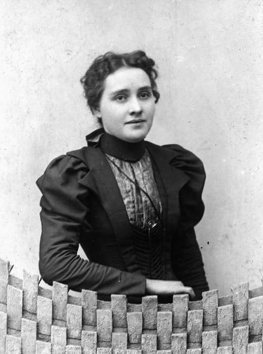 Cedar Falls, IA, history of Iowa, Iowa History, woman, Iowa, dress, Shaw, Marilyn, Portraits - Individual