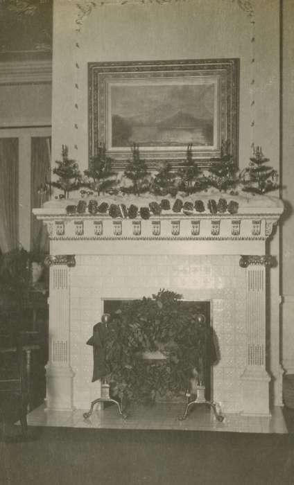 christmas wreath, Iowa, Webster City, IA, fireplace, McMurray, Doug, christmas decorations, Homes, christmas, history of Iowa, Holidays, Iowa History