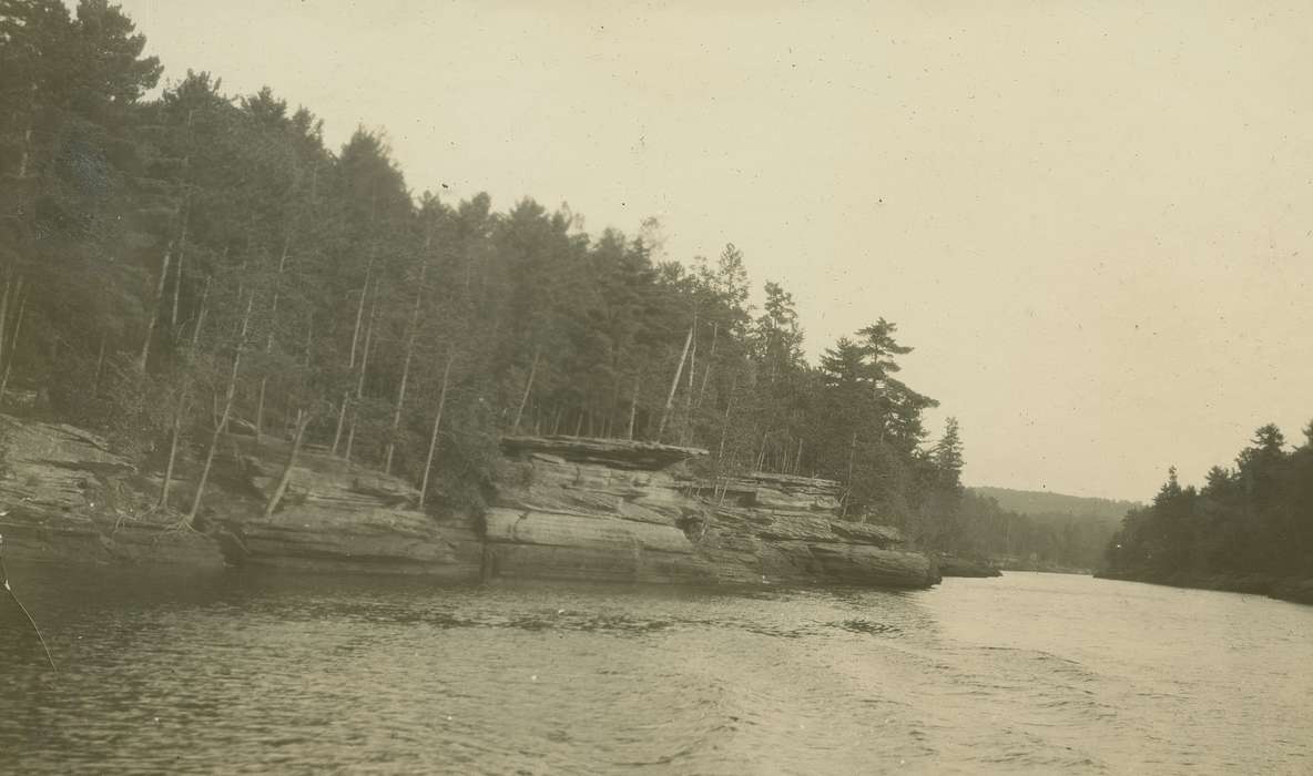 history of Iowa, Iowa History, Wisconsin Dells, WI, Lakes, Rivers, and Streams, river, Iowa, Landscapes, McMurray, Doug, wisconsin dells, bluff