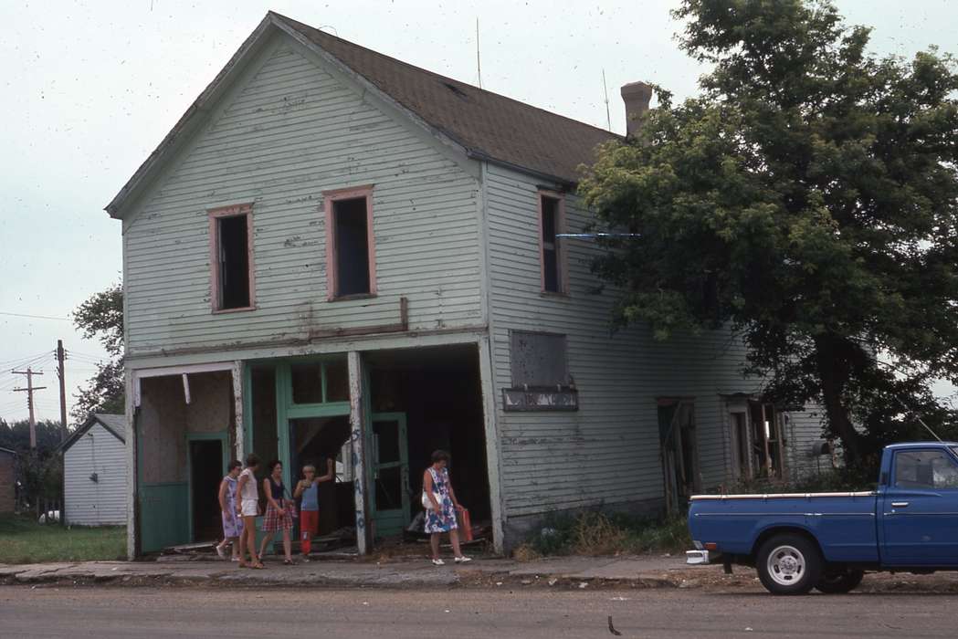 IA, Homes, history of Iowa, Iowa, Families, Zischke, Ward, old building, building, Children, Iowa History