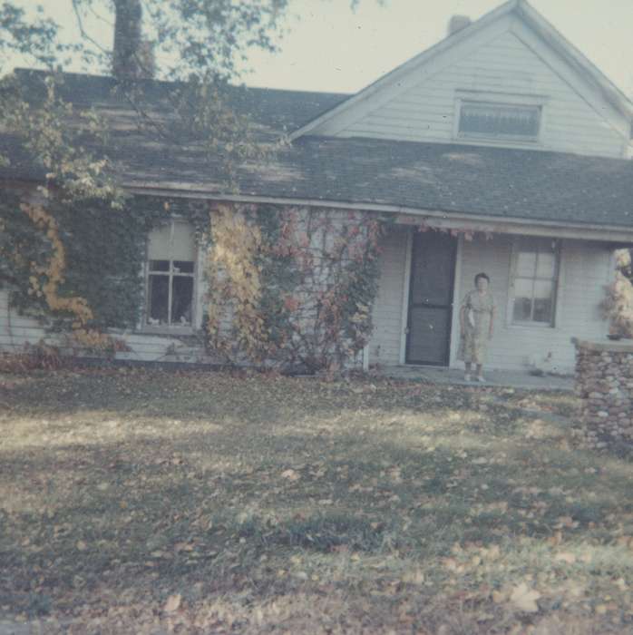 yard, history of Iowa, Iowa History, old woman, Spilman, Jessie Cudworth, Iowa, Homes, house, roof, Portraits - Individual