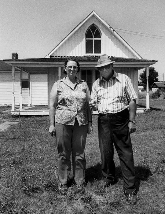 Portraits - Group, history of Iowa, Iowa History, window, Eldon, IA, Iowa, Lemberger, LeAnn, porch, american gothic, Farms