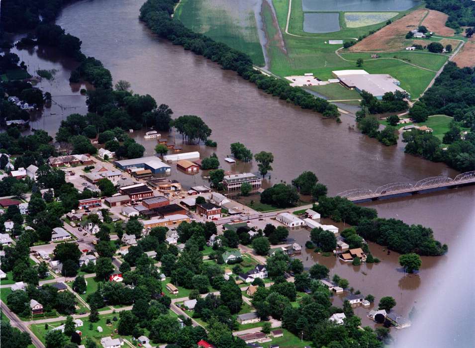 des moines river, Iowa, Iowa History, neighborhood, Main Streets & Town Squares, river, field, Lakes, Rivers, and Streams, Aerial Shots, Lemberger, LeAnn, Cities and Towns, Businesses and Factories, bridge, history of Iowa, Floods, Keosauqua, IA