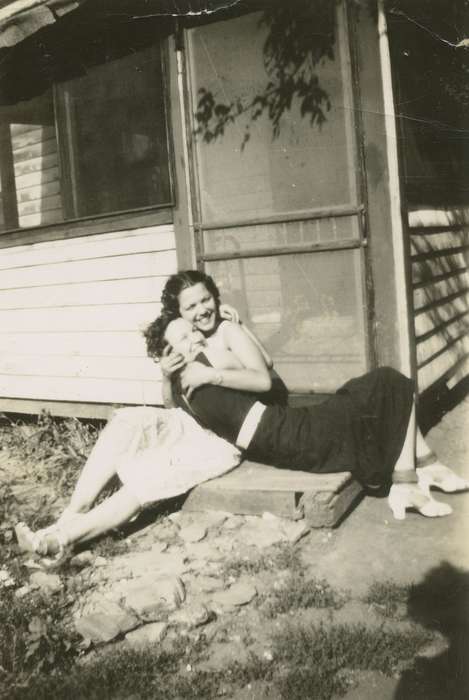 Portraits - Group, Campopiano Von Klimo, Melinda, Norwoodville, IA, history of Iowa, Iowa History, hug, Iowa, silly