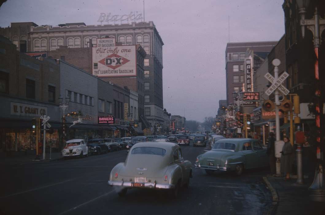history of Iowa, Sack, Renata, Iowa History, black's building, storefront, Motorized Vehicles, Businesses and Factories, shops, car, Iowa, Waterloo, IA, Cities and Towns, shopping