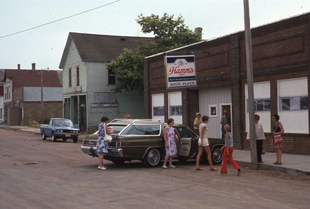 car, Cities and Towns, Iowa History, Iowa, Motorized Vehicles, Zischke, Ward, Families, IA, street, Children, history of Iowa