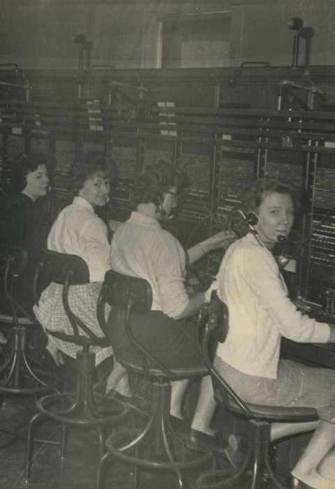 telephone, switchboard, Iowa History, Waverly Public Library, Iowa, history of Iowa, Businesses and Factories, women at work, Waverly, IA, Labor and Occupations