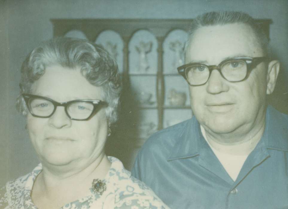 Portraits - Group, IA, Iowa, couple, Iowa History, Comer, Lory, history of Iowa, glasses