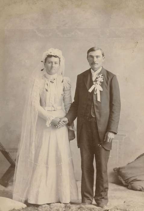 Portraits - Group, history of Iowa, Iowa History, groom, bride, Marvets, Peggy, Iowa, Weddings, Sumner, IA