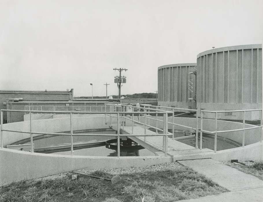 history of Iowa, Businesses and Factories, lightpost, Waverly, IA, Waverly Public Library, Iowa, grass, building, Iowa History, pole