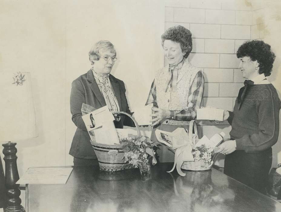 history of Iowa, Waverly Public Library, baskets, Waverly, IA, Iowa, Civic Engagement, basket, Iowa History, women, gift