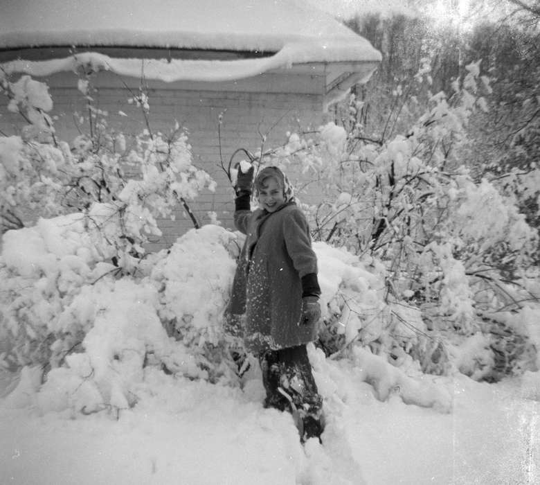 Iowa History, snowball, Leisure, Iowa, history of Iowa, Portraits - Individual, Kringlen, Linda, Oelwein, IA, Winter, snow