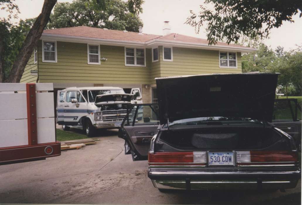 Motorized Vehicles, Des Moines, IA, chevy, Iowa History, Roquet, Ione, license plate, car, van, history of Iowa, Iowa, Homes, Floods