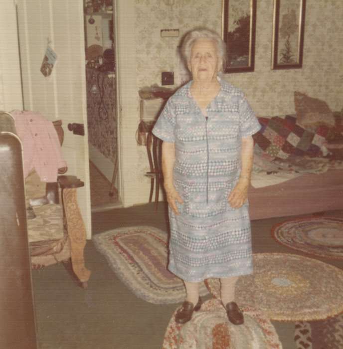 Iowa History, Fredericks, Robert, rug, Iowa, history of Iowa, Edina, MO, Portraits - Individual, Homes, living room, Travel