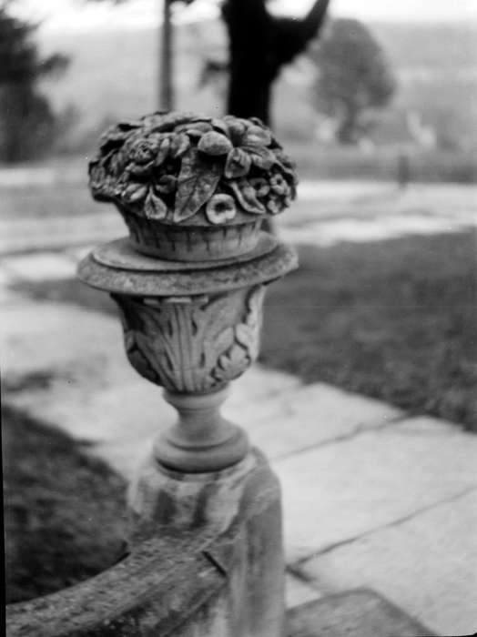 history of Iowa, Iowa History, Iowa, Lemberger, LeAnn, Stone City, IA, Homes, urn, stone city art colony
