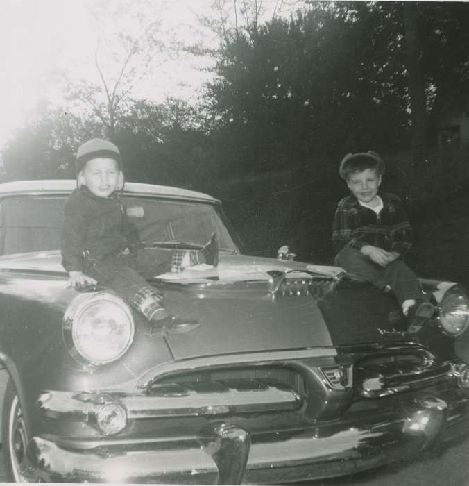 history of Iowa, Iowa History, Motorized Vehicles, car, Council Bluffs, IA, brothers, Iowa, Henderson, Dan, car hood, Children