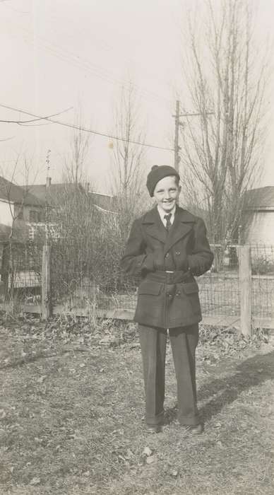 history of Iowa, Iowa History, leaves, backyard, autumn, USA, coat, Wilson, Dorothy, Iowa, fence, Homes, Children, hat, Portraits - Individual
