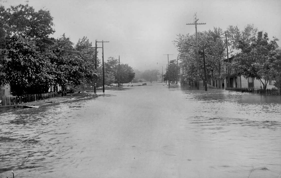 Lemberger, LeAnn, Iowa, Ottumwa, IA, history of Iowa, Floods, Iowa History, telephone pole