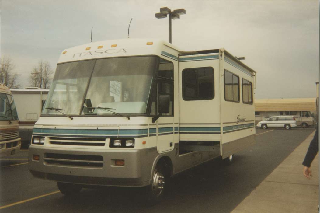 history of Iowa, Iowa History, itasca, Motorized Vehicles, Schutter, Rachel, car, camper, Iowa, Forest City, IA, winnebago