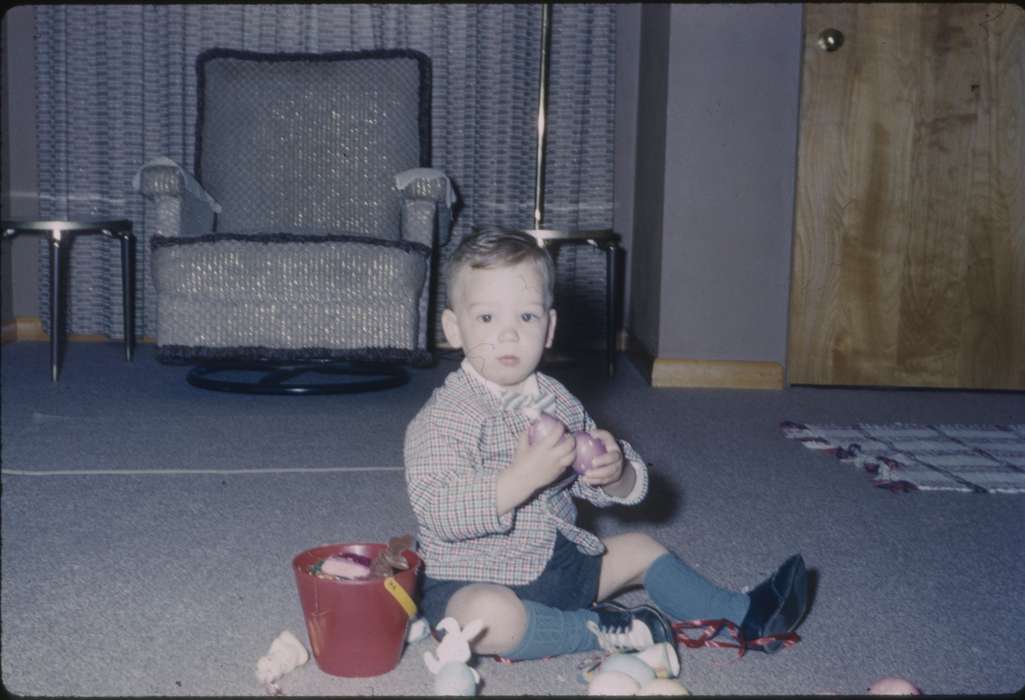 Coonradt, Dee, history of Iowa, Iowa History, Waverly, IA, chair, Holidays, Iowa, living room, easter, Homes, Children