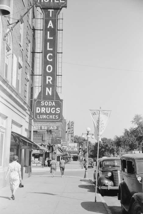 Main Streets & Town Squares, history of Iowa, Iowa History, Library of Congress, Motorized Vehicles, Businesses and Factories, sidewalk, car, Iowa, Cities and Towns, motel