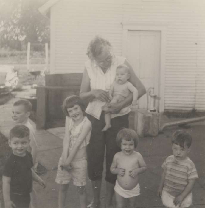 Portraits - Group, history of Iowa, Iowa History, Holderness, Tammy, Families, Iowa City, IA, Iowa, Children