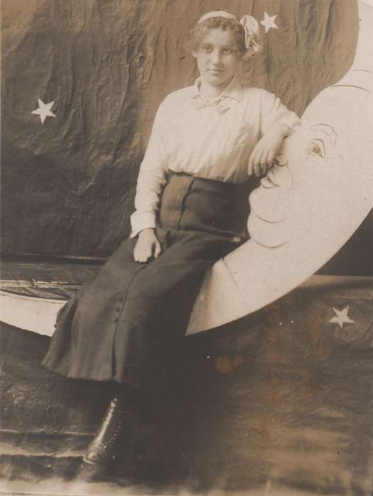 history of Iowa, Hubbard, IA, blouse, Doering, Alan, Iowa, Portraits - Individual, long skirt, Iowa History, woman, moon