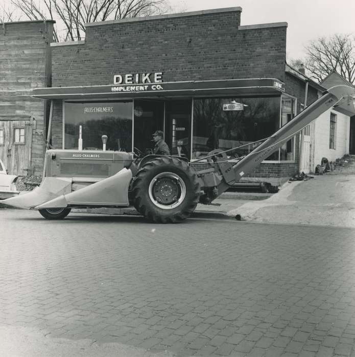 history of Iowa, Waverly Public Library, brick street, tractor, Iowa, Iowa History, Cities and Towns, IA