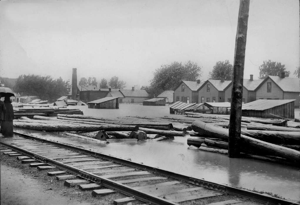 Ottumwa, IA, Floods, train tracks, Lemberger, LeAnn, history of Iowa, Iowa, Cities and Towns, Iowa History