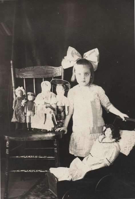 bow, history of Iowa, Hubbard, IA, dolls, Doering, Alan, Iowa, chair, Portraits - Individual, doll, Children, Iowa History