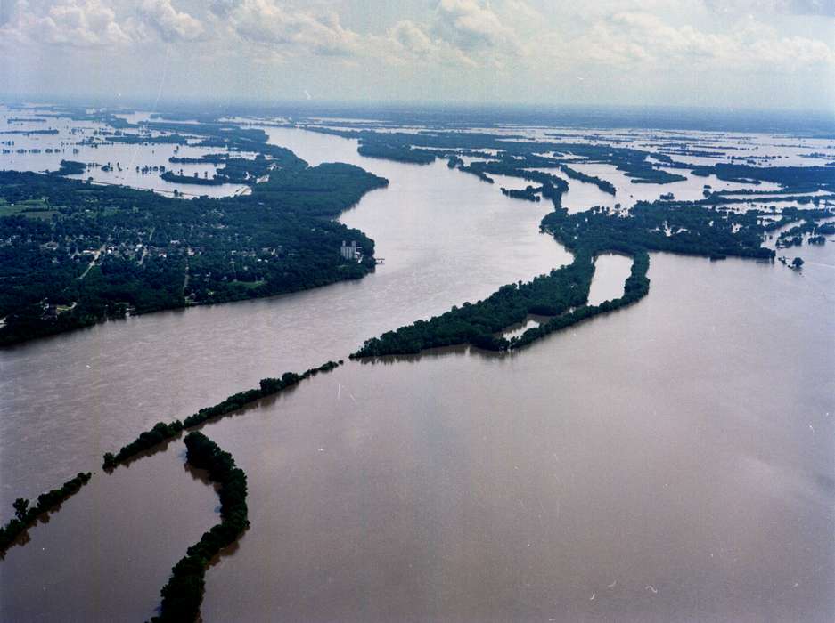 forest, history of Iowa, Iowa History, Lemberger, LeAnn, Keokuk, IA, Lakes, Rivers, and Streams, Aerial Shots, river, Iowa, Cities and Towns, Landscapes, des moines river