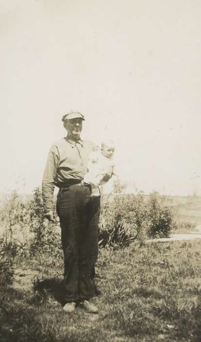 baby, Iowa History, Children, man, yard, Iowa, history of Iowa, Portraits - Group, Spilman, Jessie Cudworth