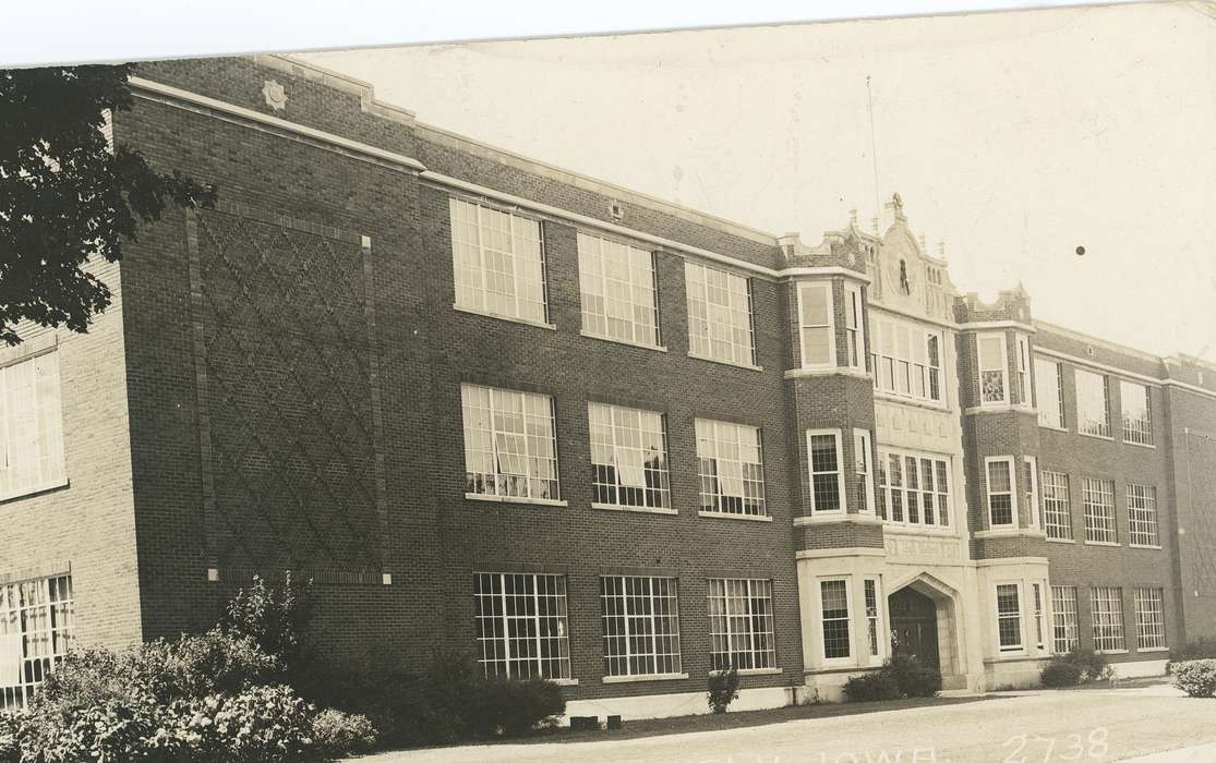 windows, bushes, history of Iowa, Iowa History, Meyer, Sarah, clock tower, high school, Waverly, IA, Iowa, Cities and Towns, Schools and Education
