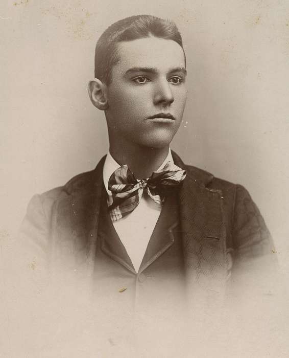 Portraits - Individual, Olsson, Ann and Jons, Iowa History, Iowa, Des Moines, IA, man, bow tie, cabinet photo, vest, history of Iowa