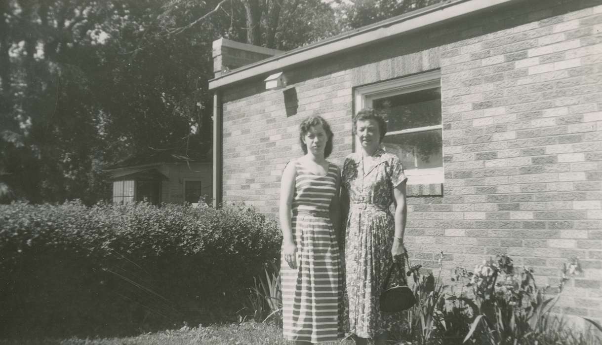 Portraits - Group, history of Iowa, flower, bush, Iowa History, Families, Fink-Bowman, Janna, West Union, IA, Iowa, Homes, dress, purse
