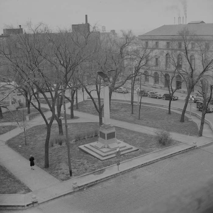 car, Cities and Towns, Iowa History, Iowa, Lemberger, LeAnn, Ottumwa, IA, Main Streets & Town Squares, war memorial, history of Iowa