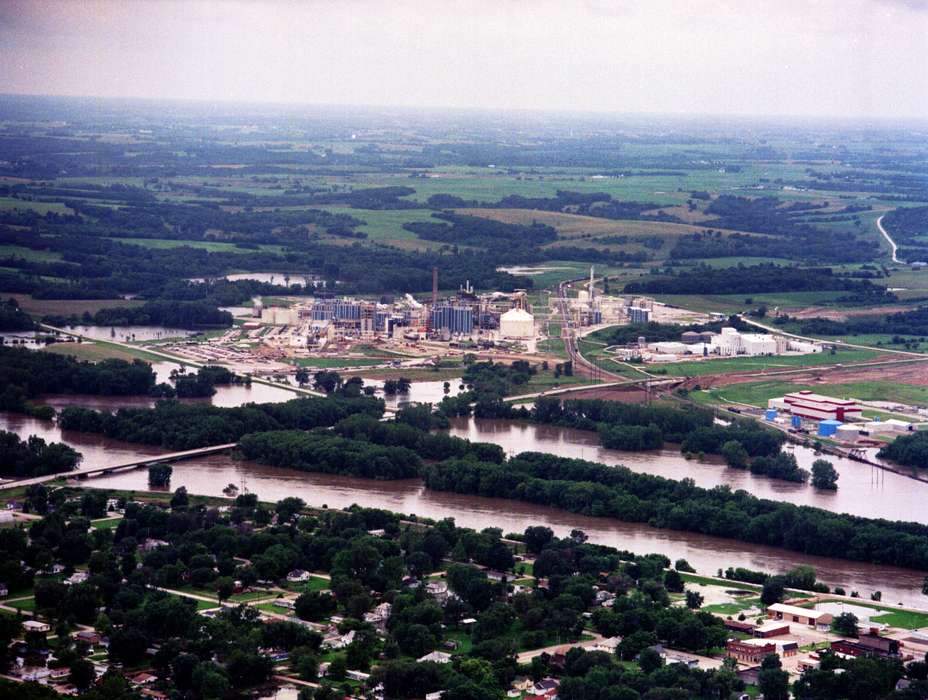 Aerial Shots, Floods, des moines river, history of Iowa, Lemberger, LeAnn, Eddyville, IA, Iowa, Lakes, Rivers, and Streams, parking lot, field, factory, Businesses and Factories, Iowa History