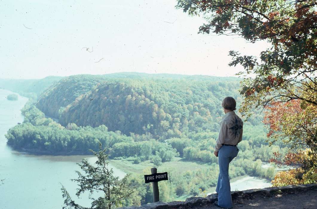 valley, history of Iowa, effigy mounds, Iowa History, trees, Lakes, Rivers, and Streams, overlook, national park, fire point, scenic, national monument, Iowa, cliffside, Zischke, Ward, correct date needed, Harpers Ferry, IA