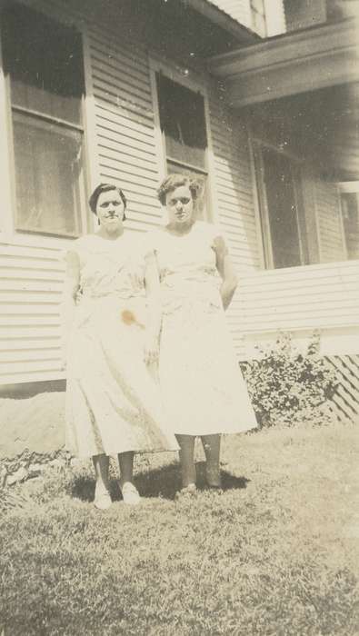 Portraits - Group, windows, history of Iowa, women, Iowa History, Spilman, Jessie Cudworth, Iowa, Homes