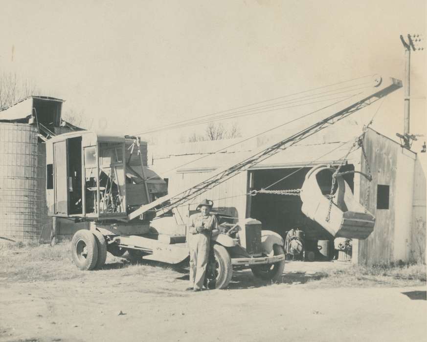 Iowa History, Waverly, IA, history of Iowa, Barns, Iowa, Waverly Public Library, Labor and Occupations, barn, farm equipment, Farming Equipment