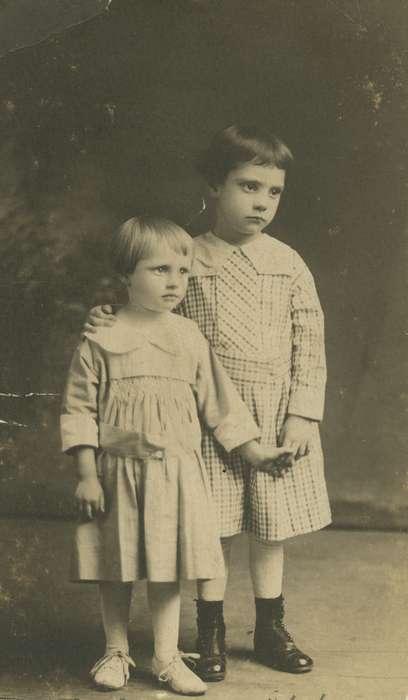 Cain-Garrison, Shirley and Ginnie, Cedar Falls, IA, Iowa History, Children, Iowa, history of Iowa