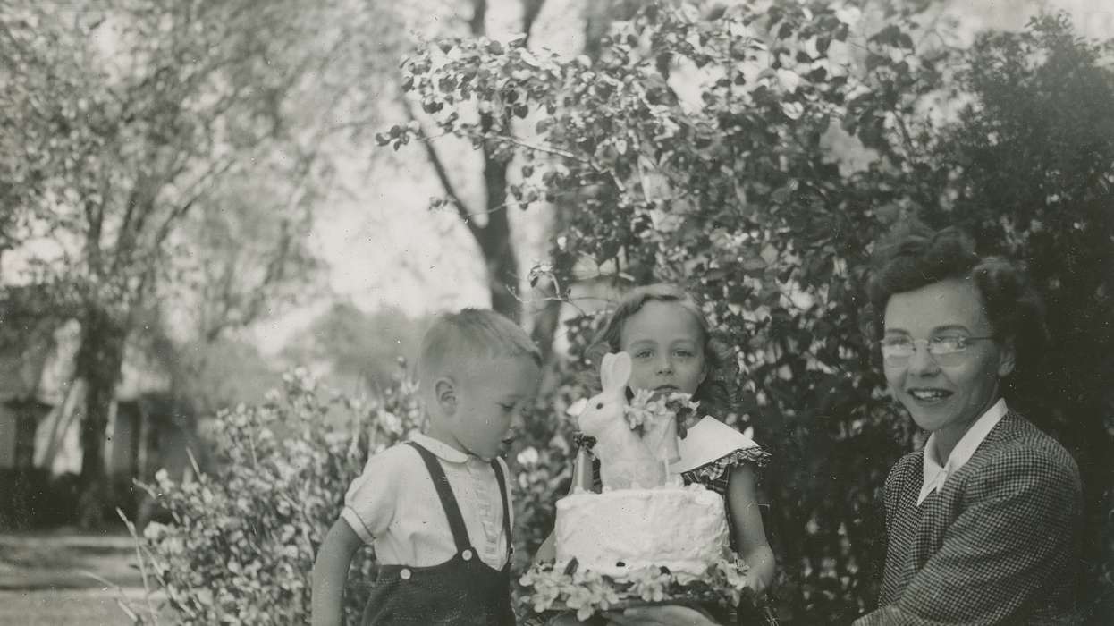 Portraits - Group, birthday, Iowa History, Iowa, McMurray, Doug, history of Iowa, Webster City, IA, Children, Holidays