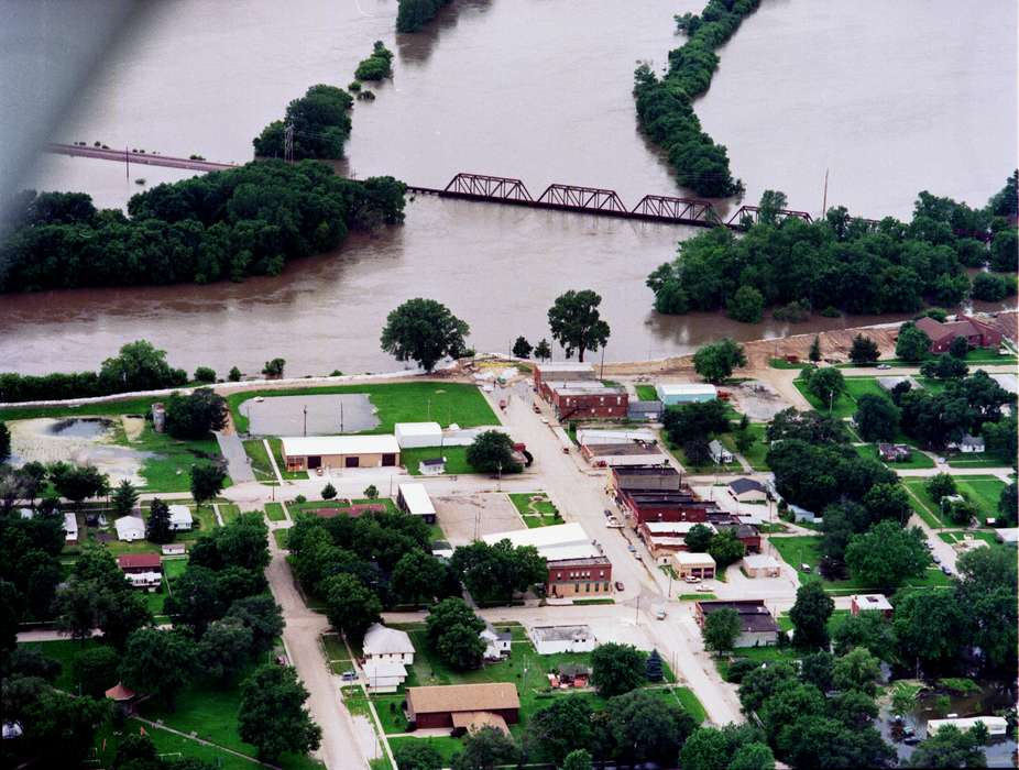 Aerial Shots, Floods, des moines river, history of Iowa, Lemberger, LeAnn, Eddyville, IA, Main Streets & Town Squares, bridge, Lakes, Rivers, and Streams, Cities and Towns, Iowa, Iowa History, downtown, river