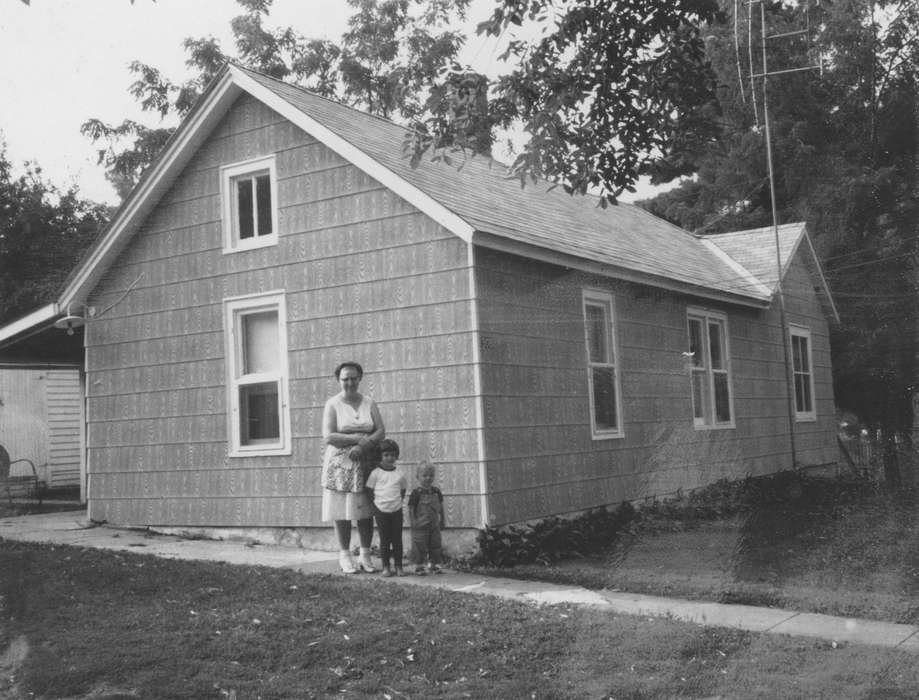 Portraits - Group, history of Iowa, Iowa History, Charles City, IA, Iowa, Lyman, Donna, Homes, house, Children, Labor and Occupations
