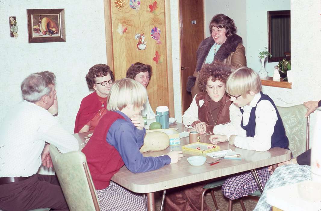 history of Iowa, Iowa History, IA, board game, Families, dice, Iowa, Zischke, Ward, Children, Leisure